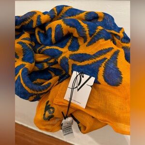 DVF Diane von fusrtenberg new with tags linen and viscose scarf.